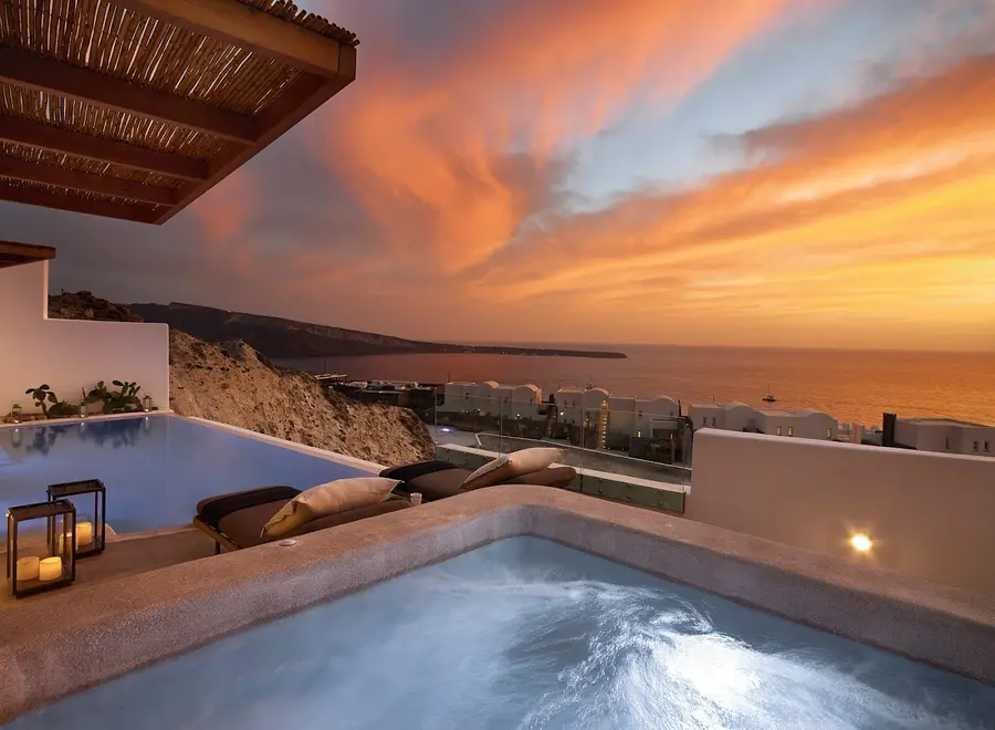 santo-maris-oia-santorini — pool