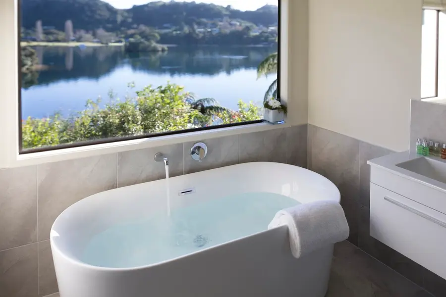 solitaire-lodge-lake-tarawera-new-zealand — pool