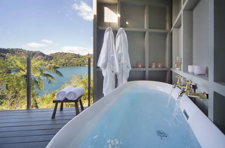 solitaire-lodge-lake-tarawera-new-zealand — room