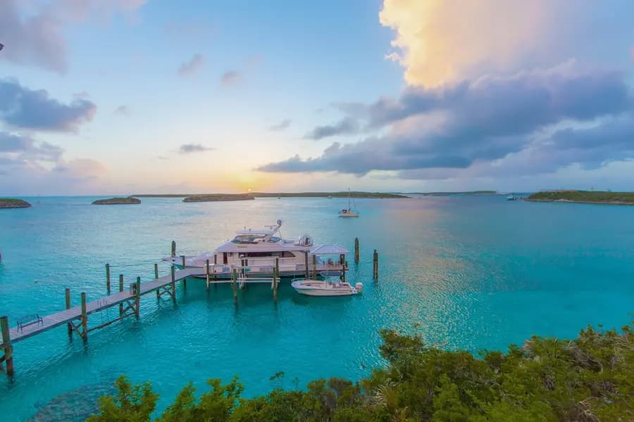 staniel-cay-yacht-club-bahamas — dining