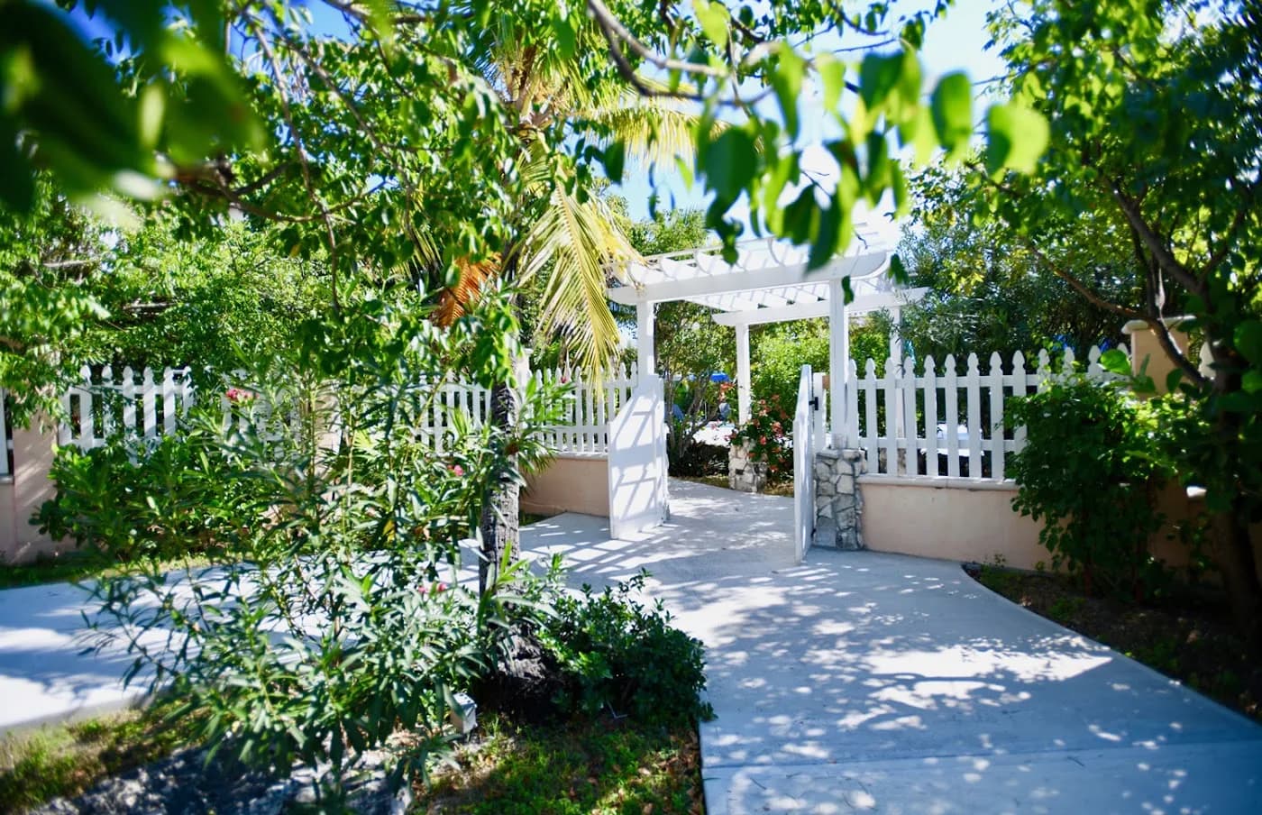 staniel-cay-yacht-club-bahamas β hero