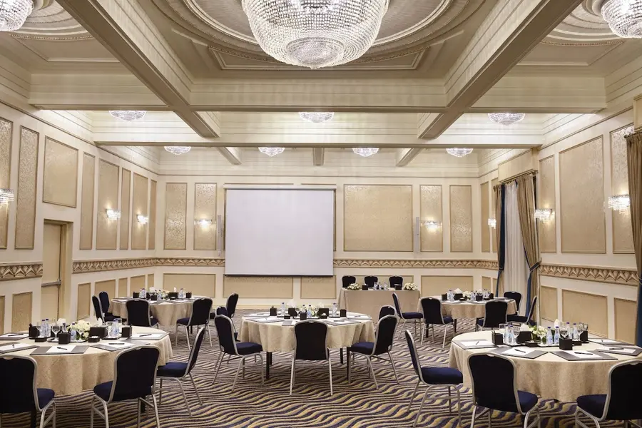 steigenberger-cecil-alexandria-egypt — dining