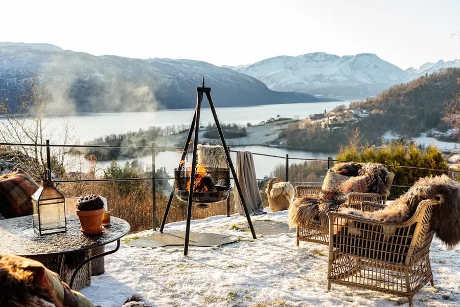 storfjord-hotel-skodje-norway — pool