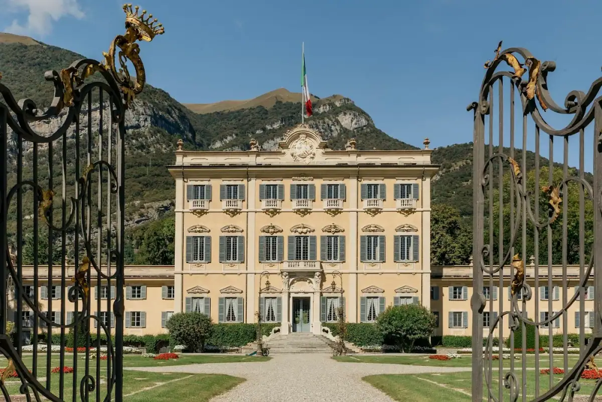 villa-sola-cabiati-lake-como β hero