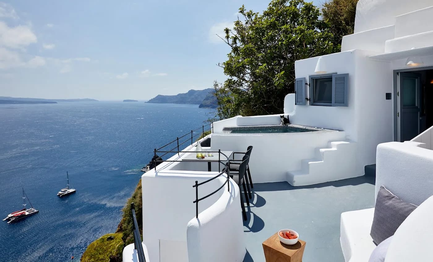 virginias-cave-villas-santorini β hero